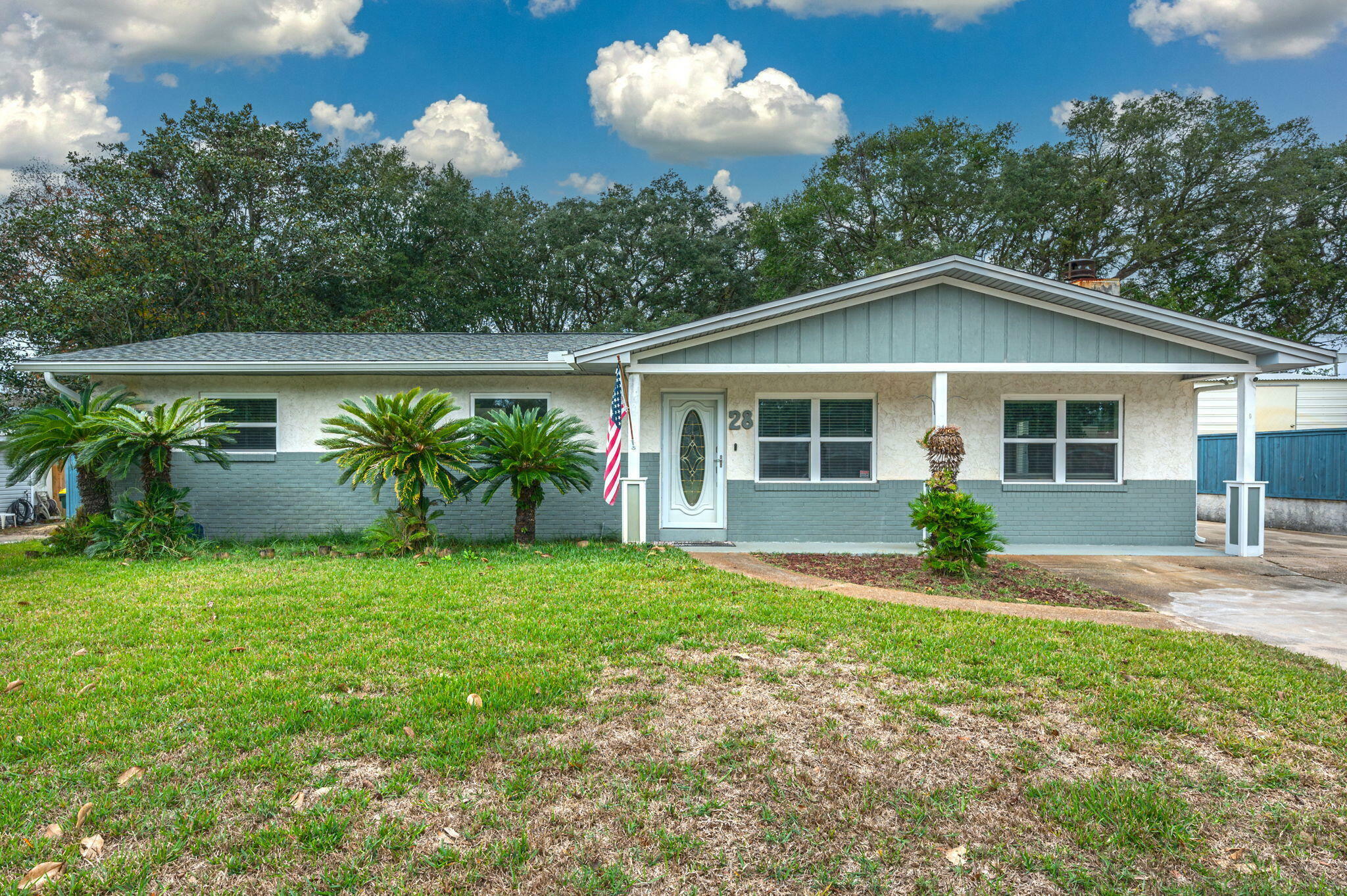 Property Photo:  28 NW Memorial Parkway  FL 32548 