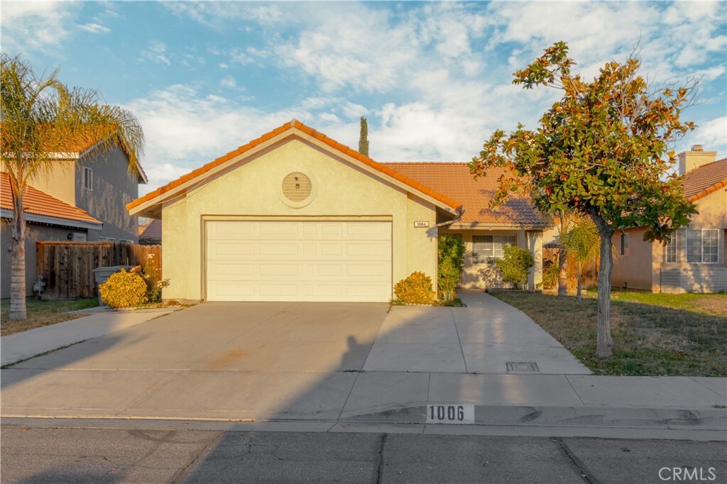 Property Photo:  1006 Merced Way  CA 92545 