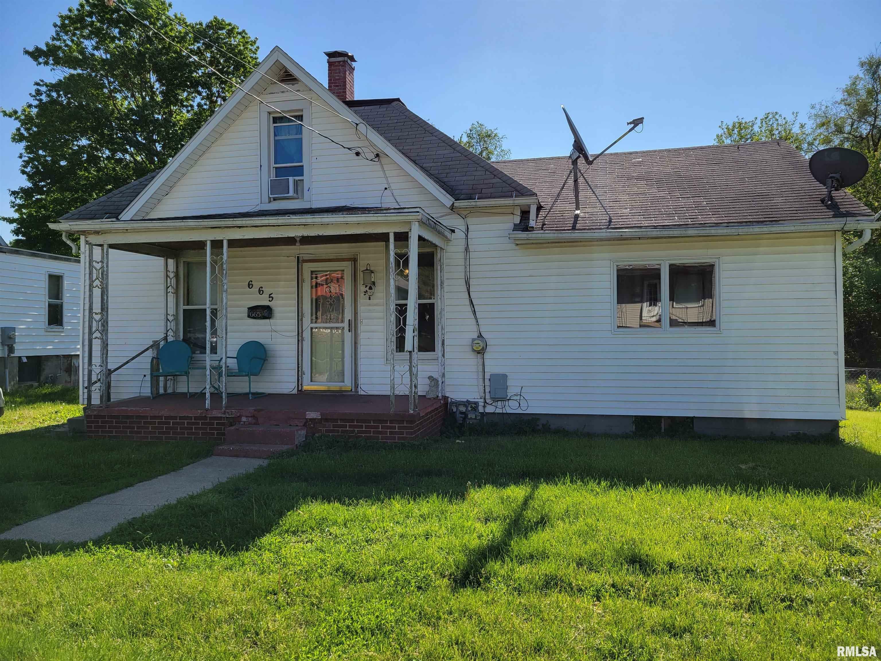 Property Photo:  665 N 7th Avenue  IL 61520 