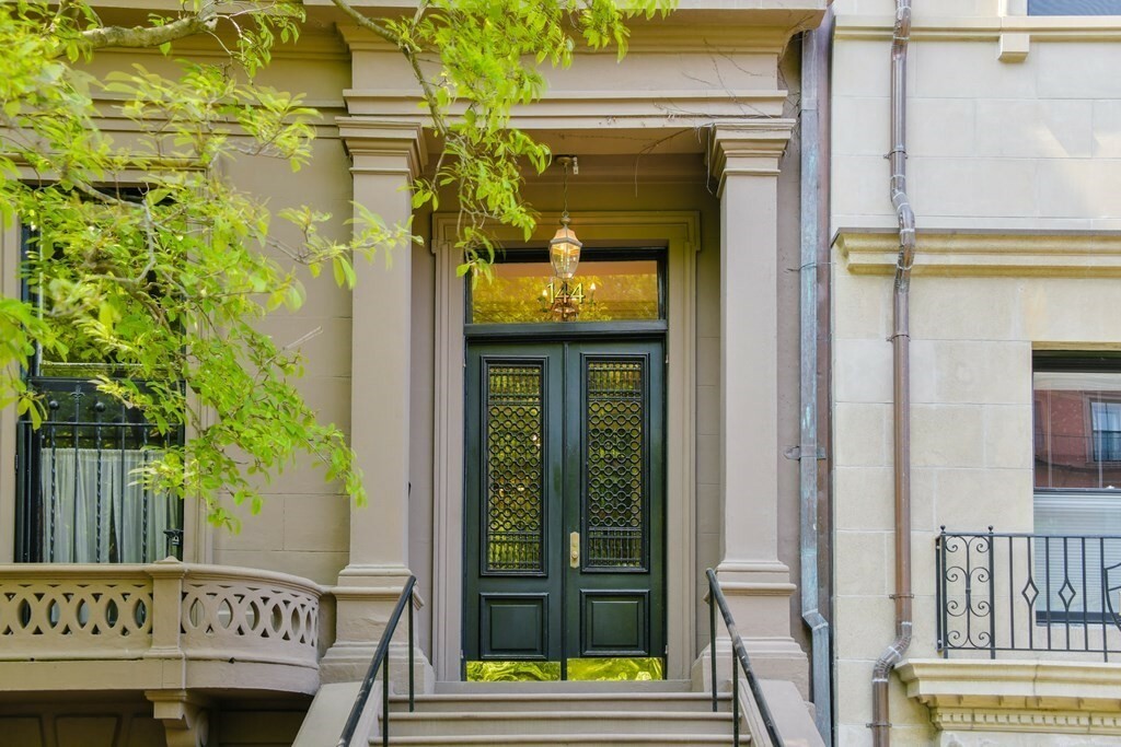 Property Photo: 144 Beacon Street 8 MA 02116