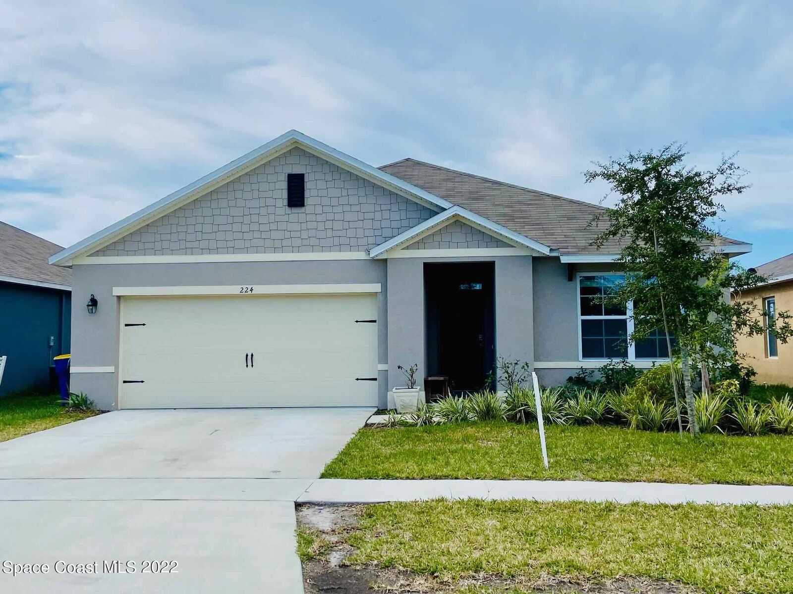 Property Photo: 224 Old Mill Pond Road FL 32141
