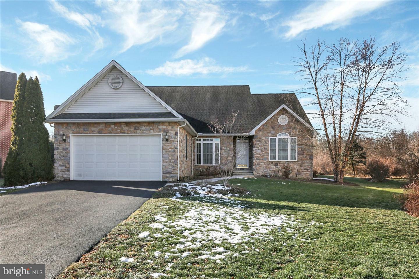 Property Photo: 4 Baird Court PA 17013