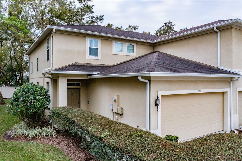 Property Photo:  2101 Broadway View Ave  FL 33510 