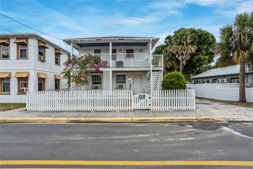 Property Photo: 236 N Oleander Avenue FL 32118