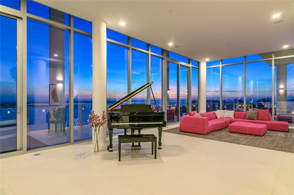 Property Photo: 605 S Gulfstream Avenue Ph 18 FL 34236