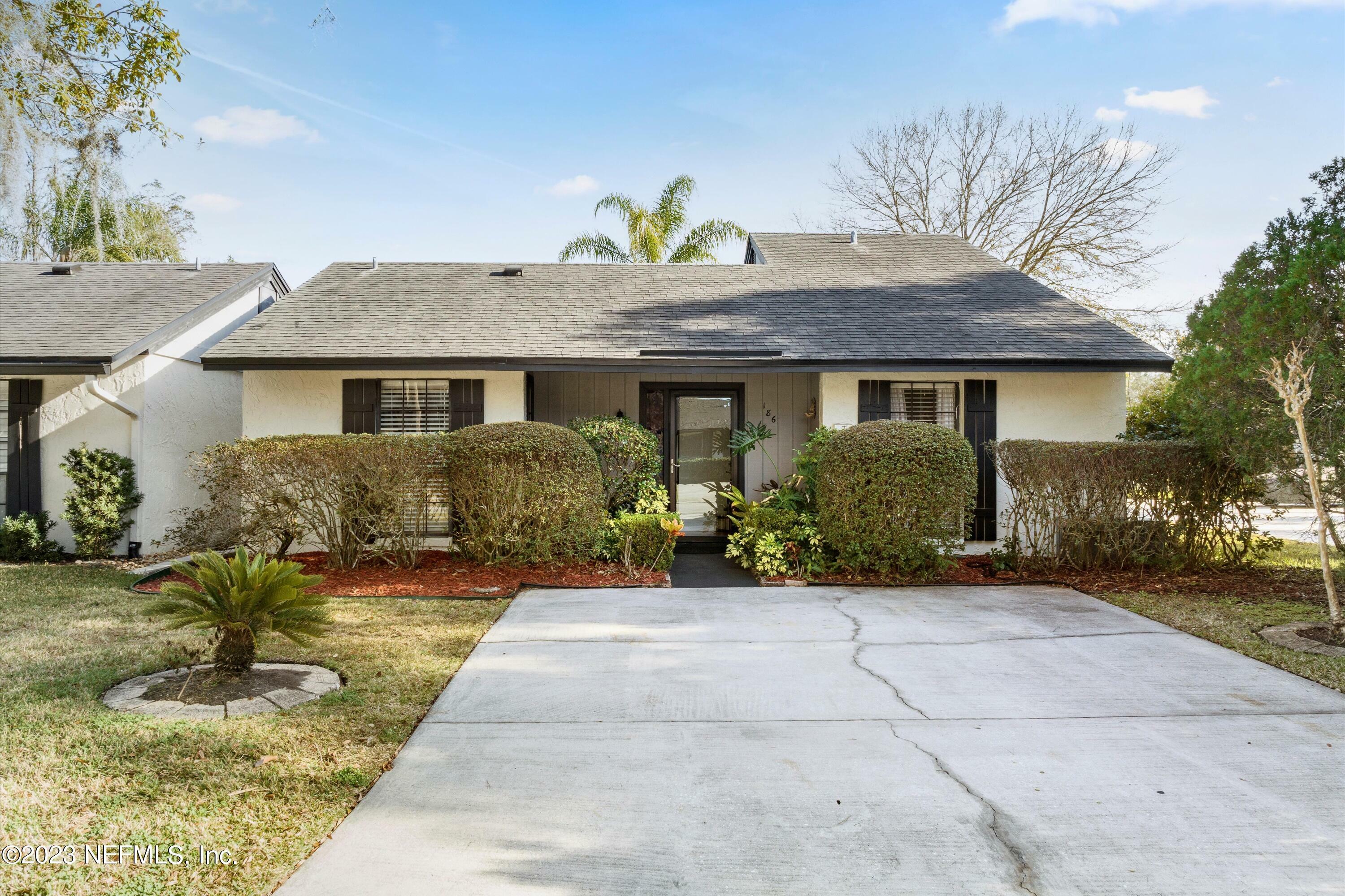 Property Photo: 186 Bermuda Court FL 32082