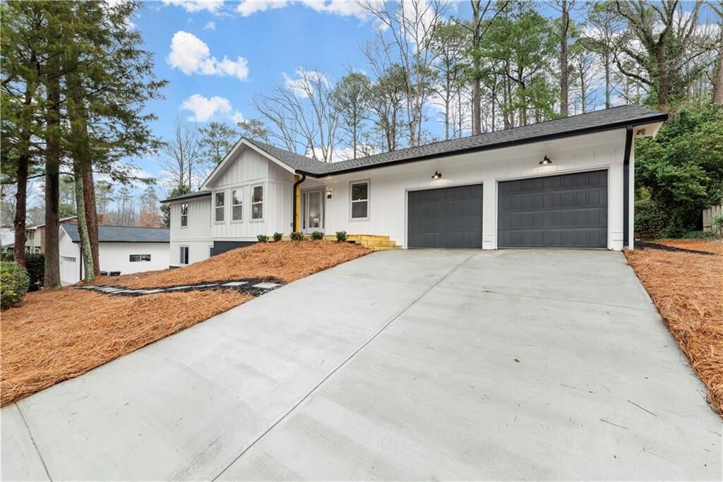 Property Photo:  1422 E Bank Drive  GA 30068