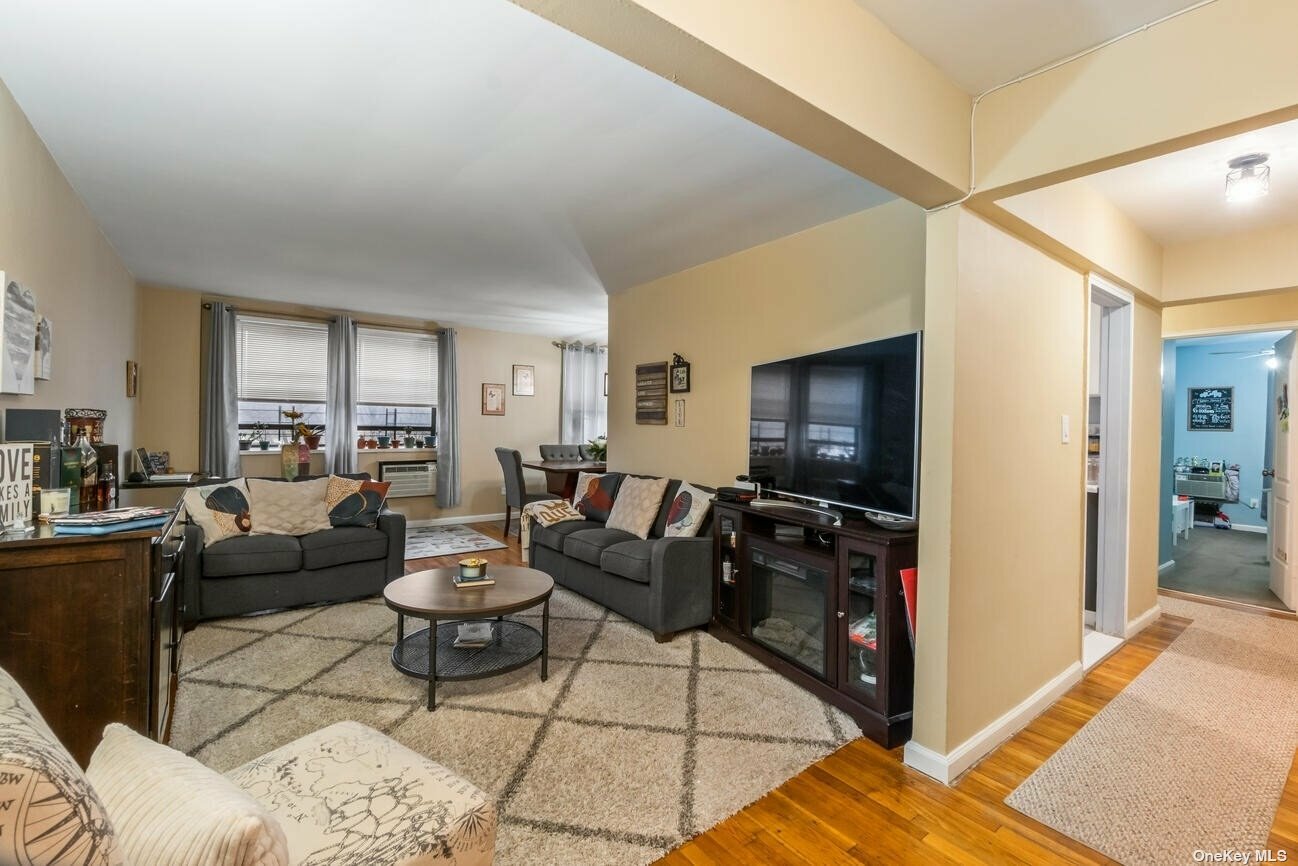 Property Photo:  131-11 Kew Gardens Road 4A  NY 11418 