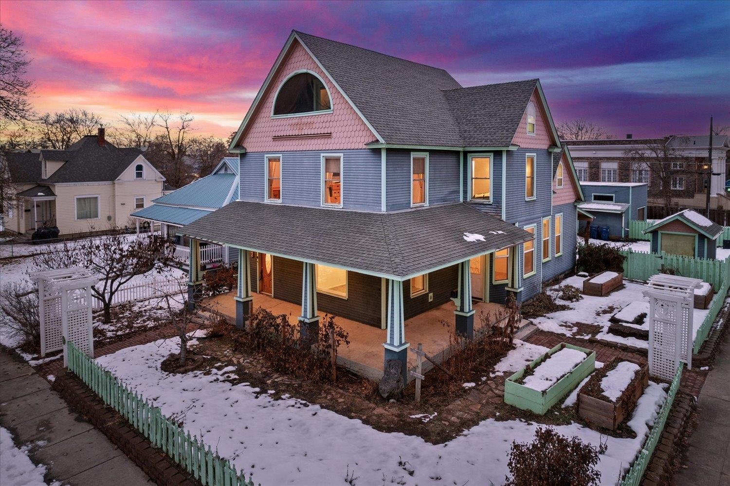 Property Photo: 1204 W Maxwell Ave WA 99201