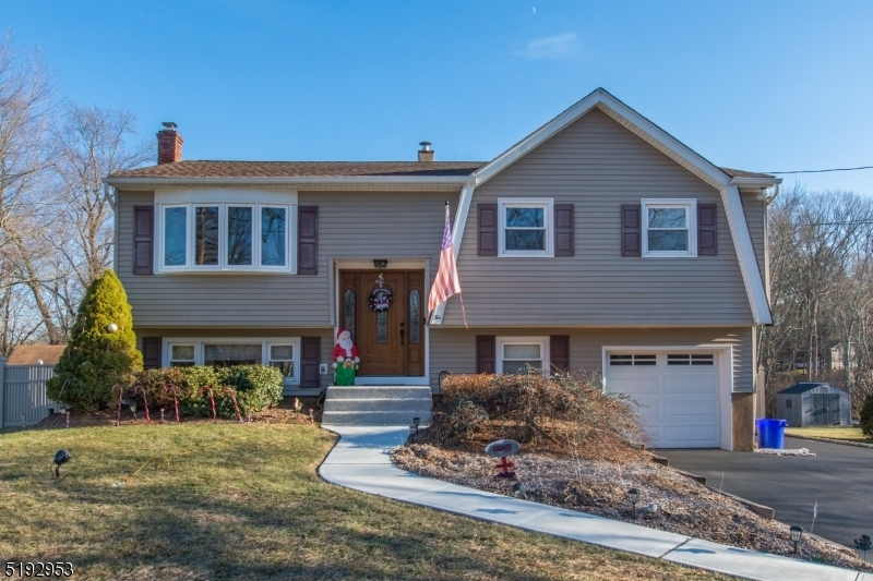 Property Photo: 10 Whitewood Ln NJ 07438