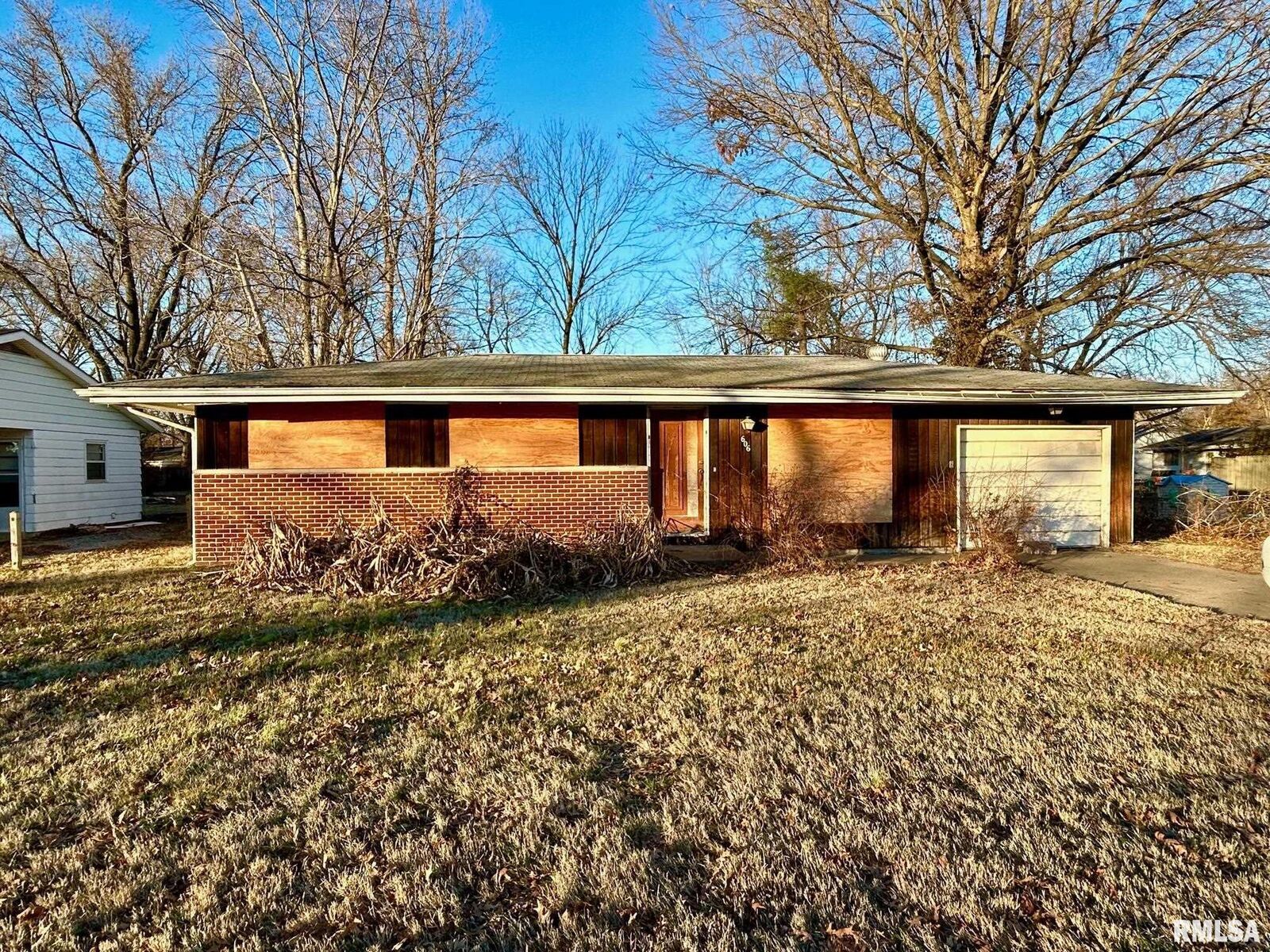 Property Photo:  606 E Cindy Street  IL 62901 