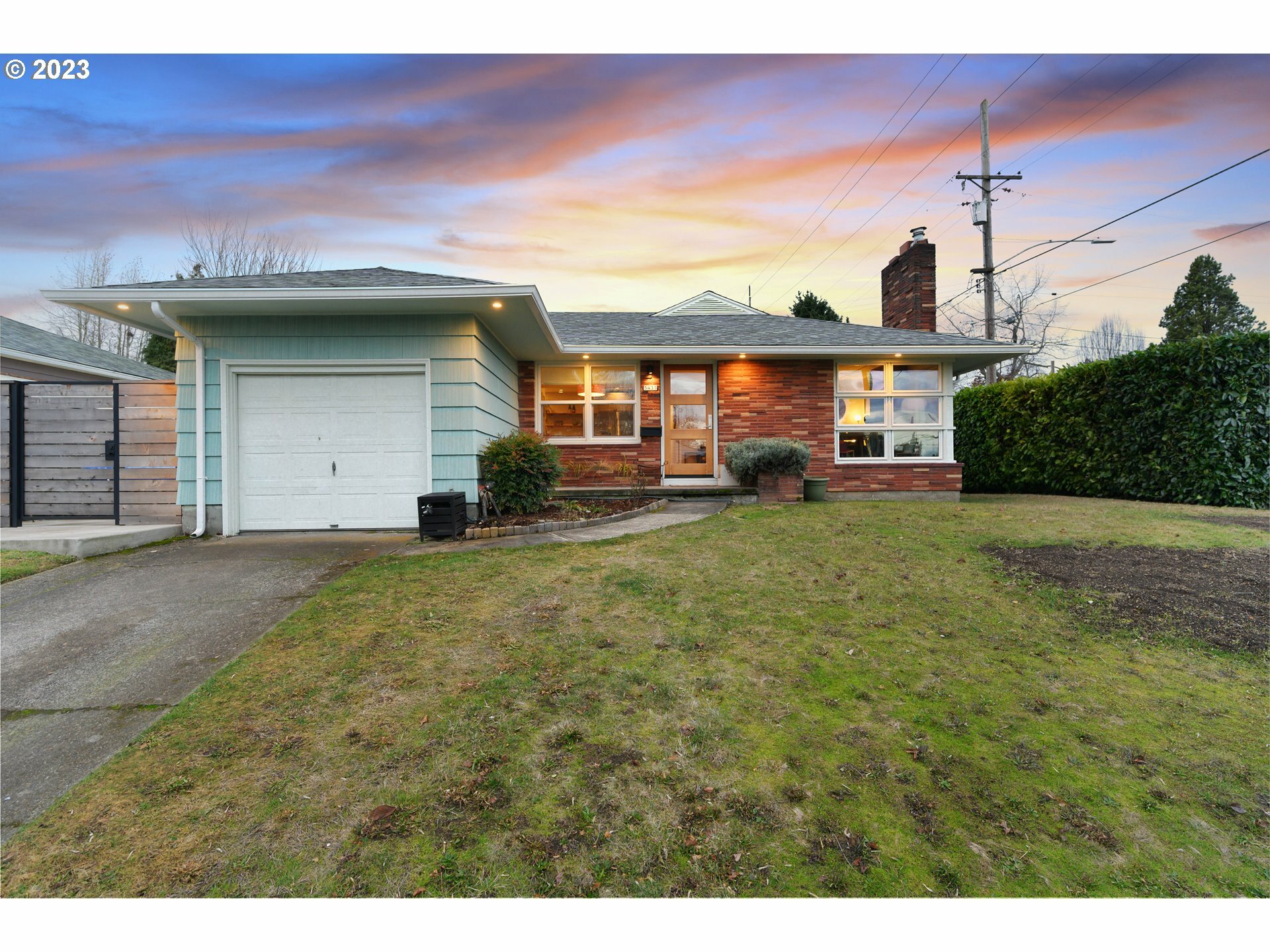 Property Photo: 5435 NE 54th Ave OR 97218