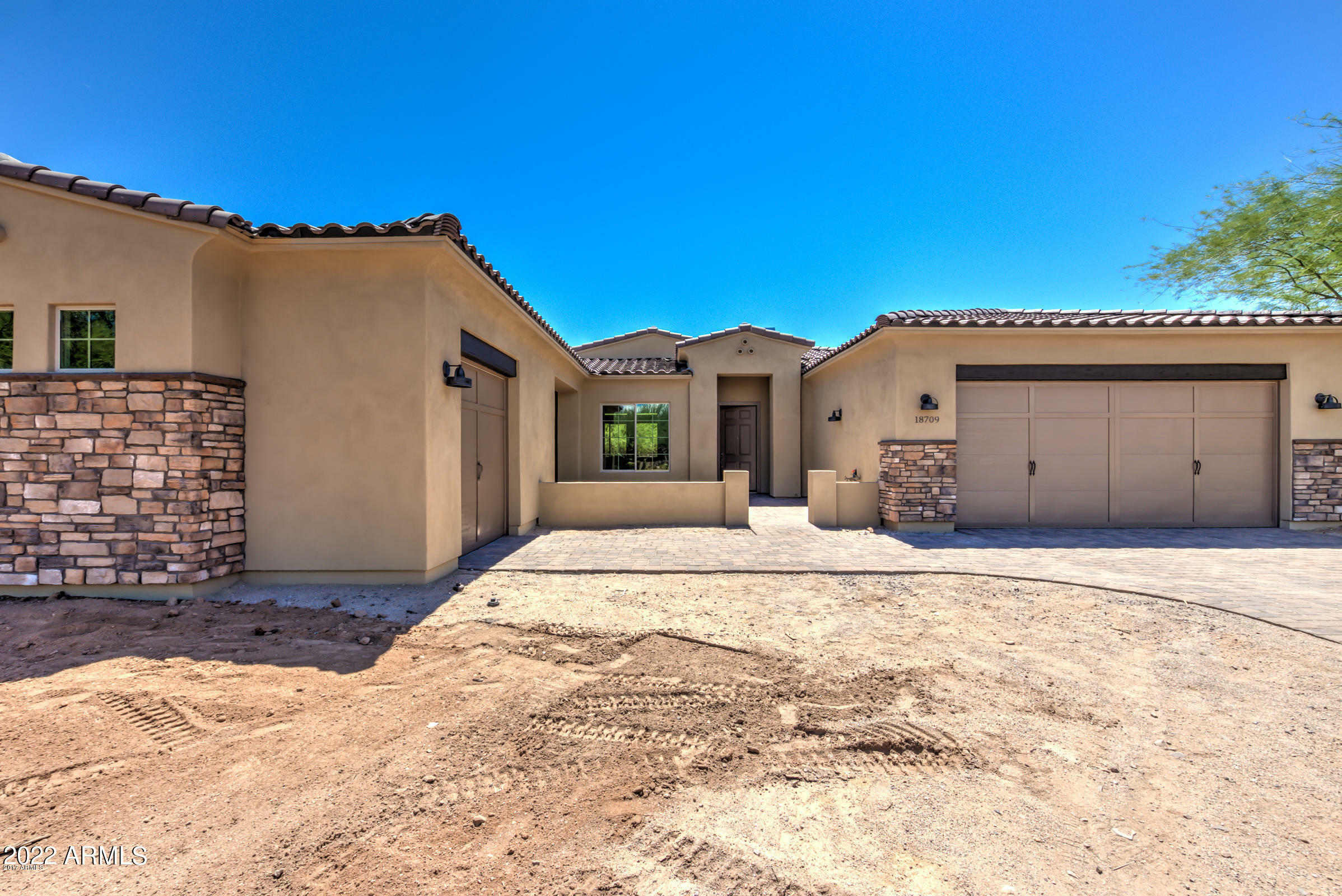 Property Photo:  337 E Santa Cruz Drive  AZ 85085 