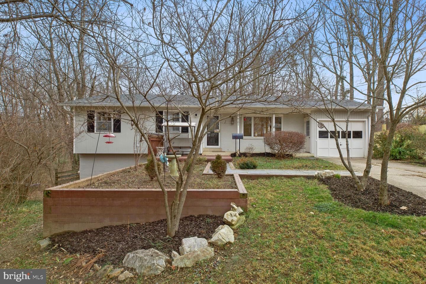 Property Photo:  6101 Fernleigh Boulevard  VA 22152 