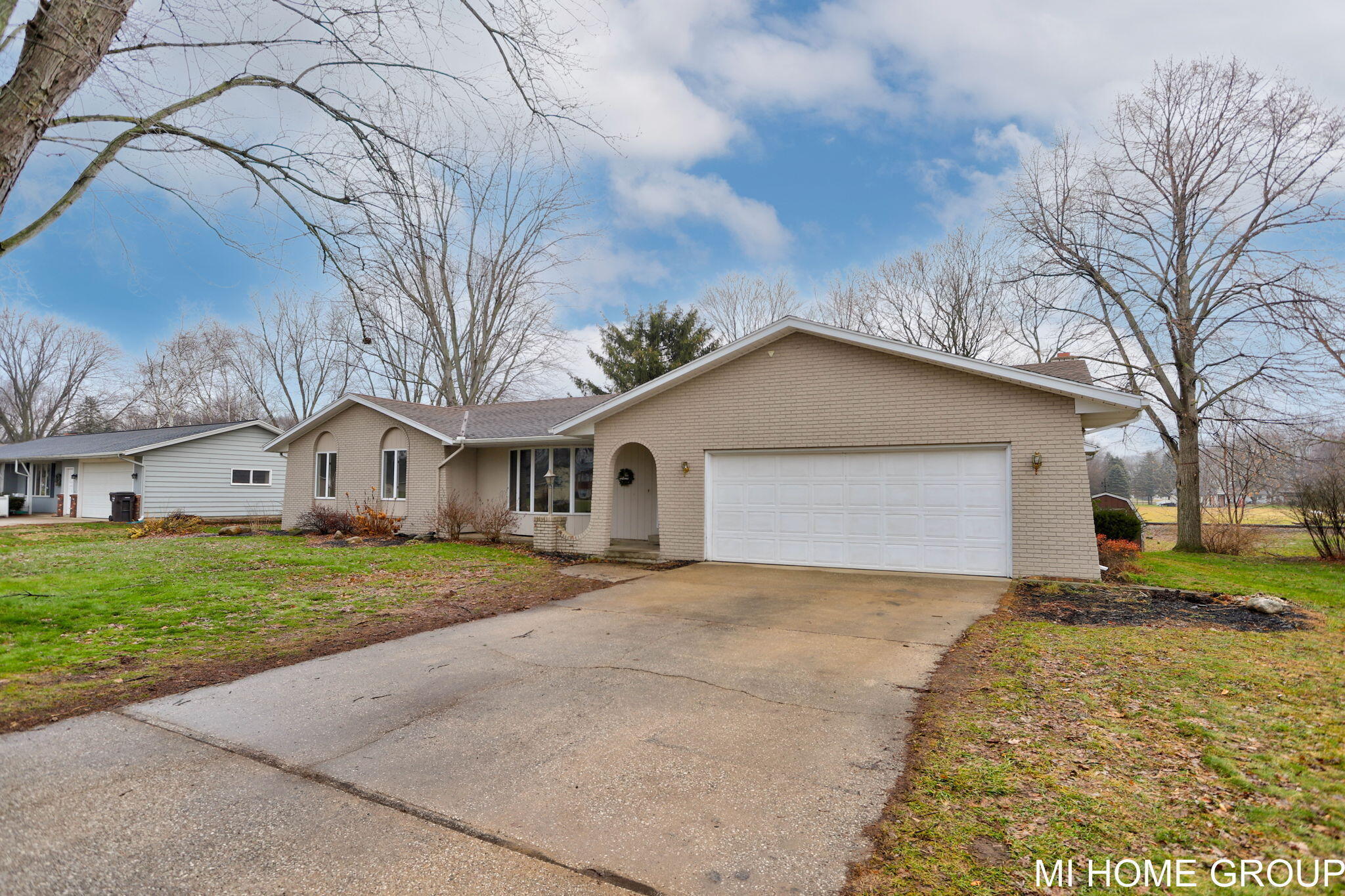 Property Photo:  4719 Diamond Drive  MI 49419 