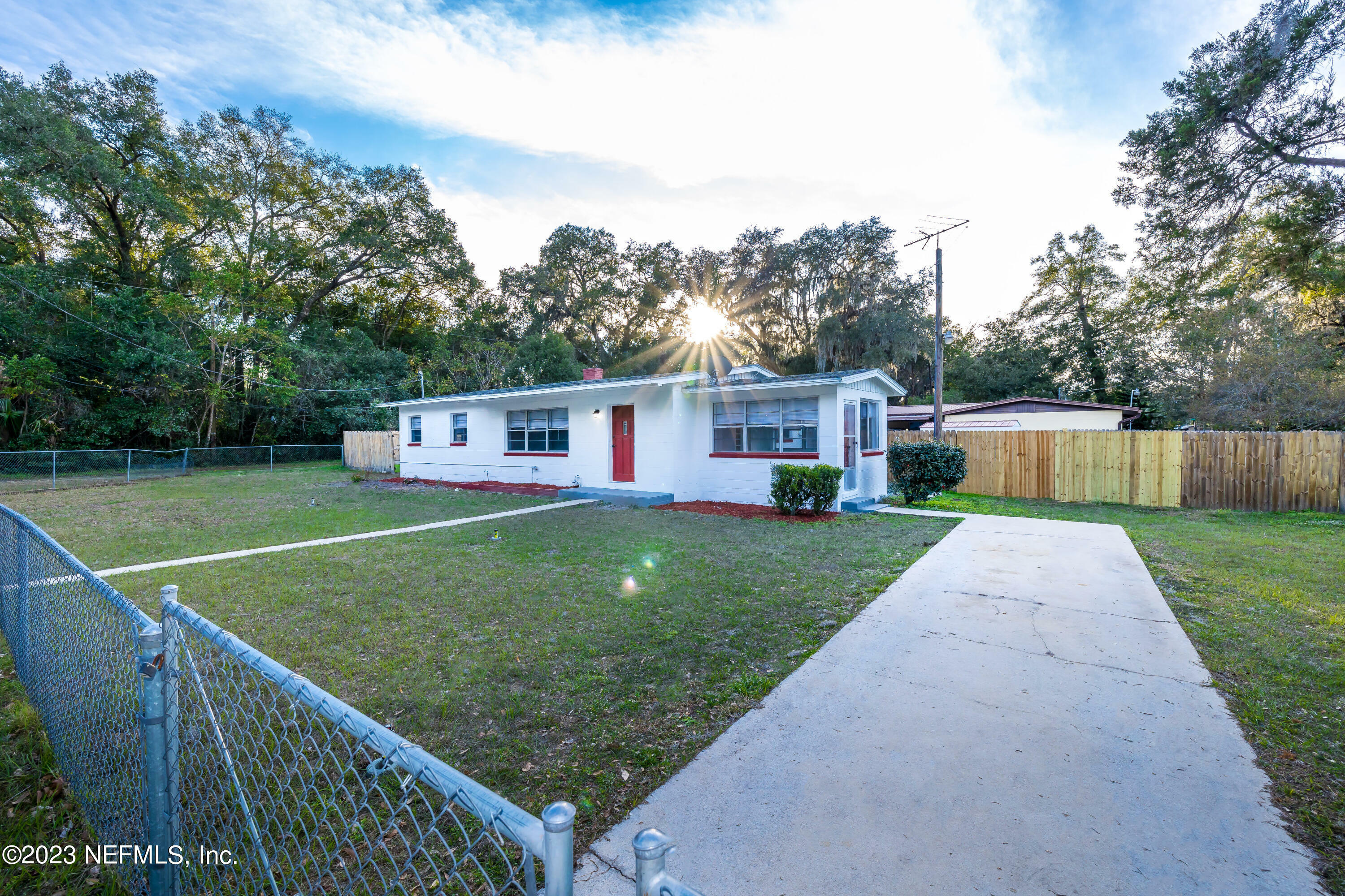 Property Photo:  201 Pine Street  FL 32177 