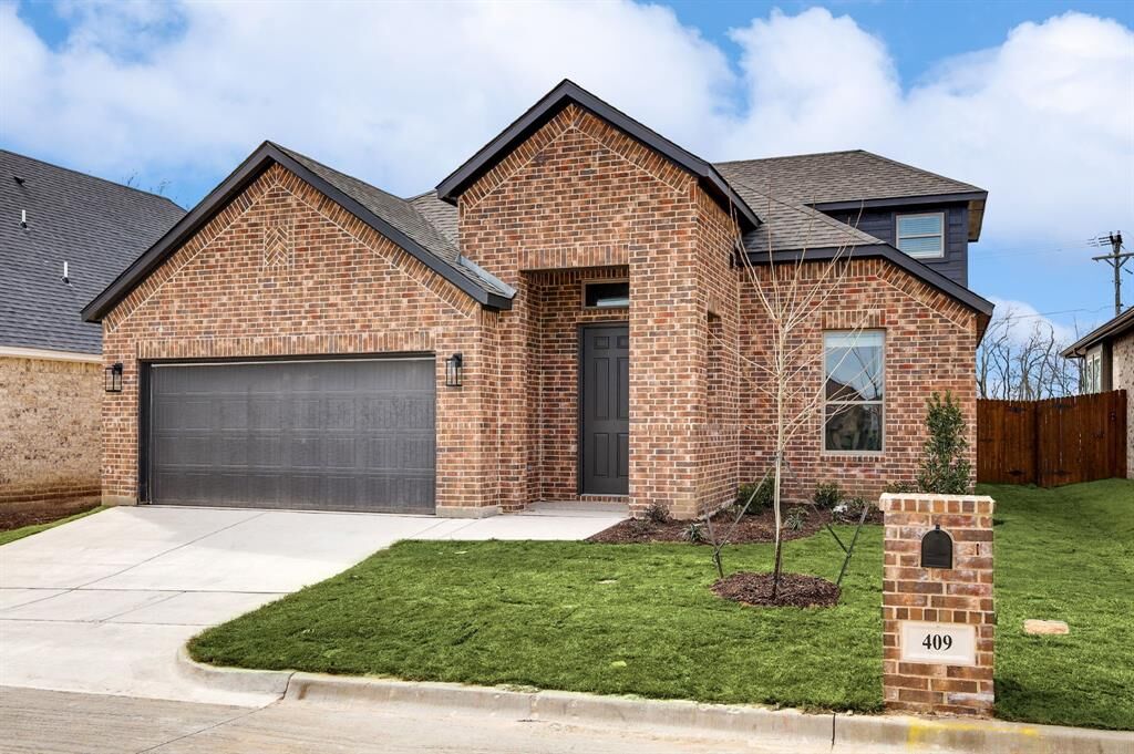 Property Photo:  409 Monarch Way  TX 76247 