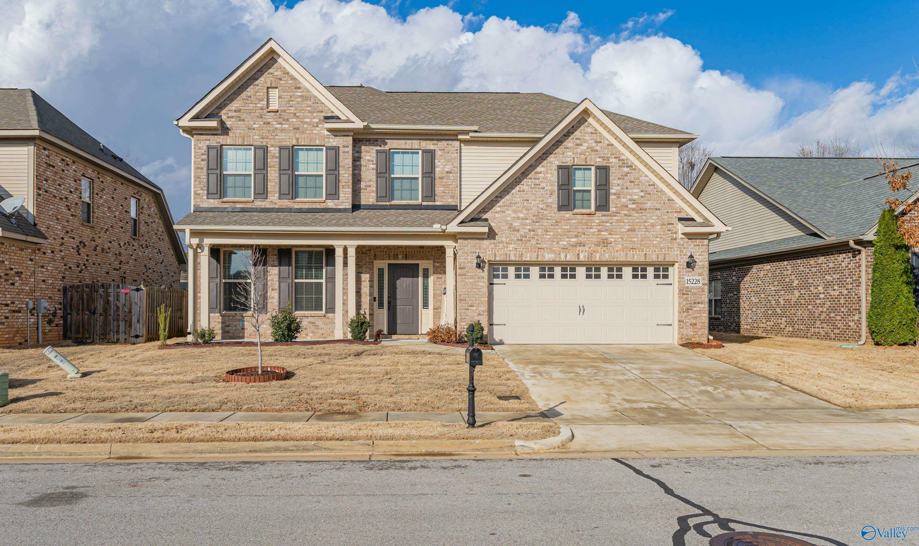 Property Photo: 15228 Lakeside Trail SW AL 35803