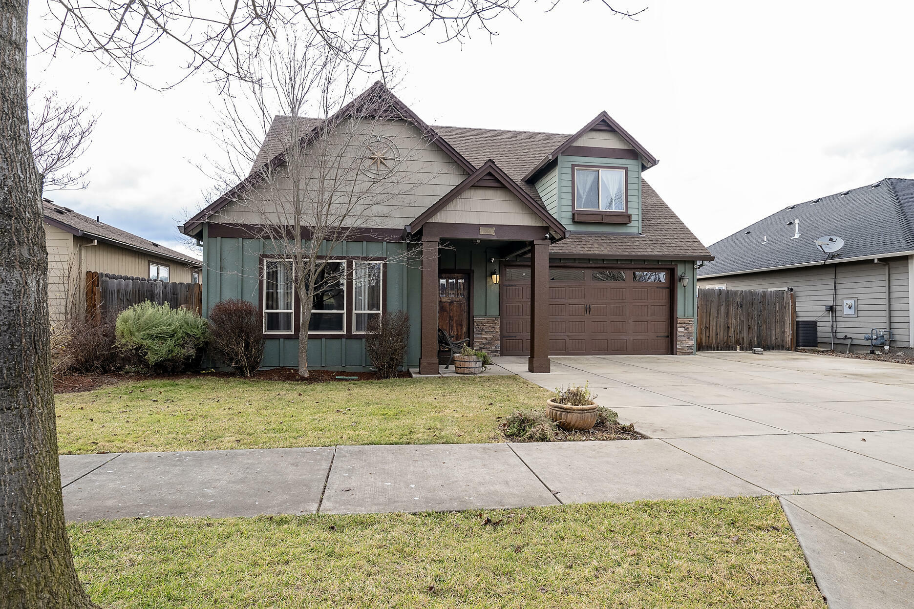 Property Photo:  2285 Manchester Drive  OR 97501 