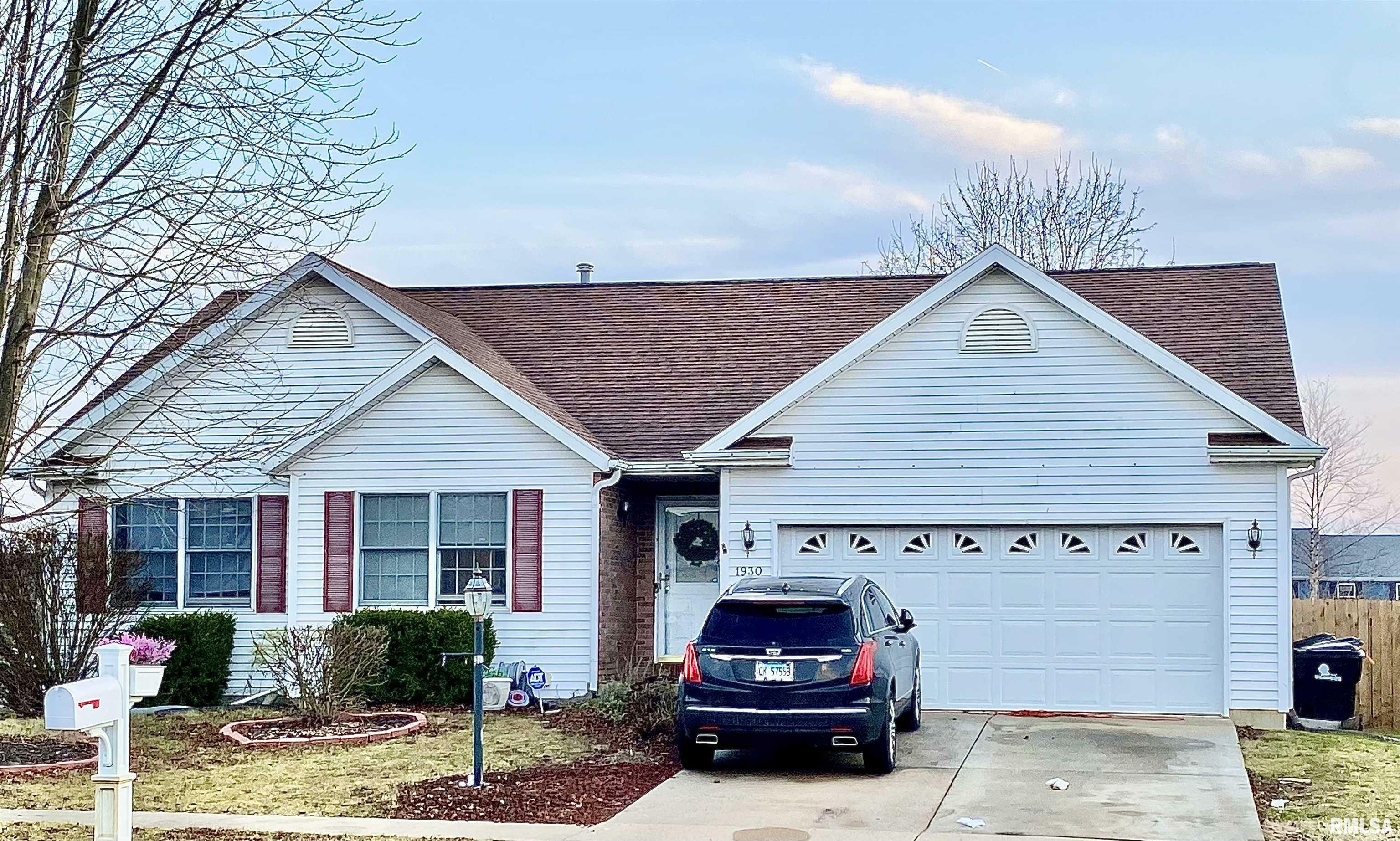 Property Photo: 1930 Cobblestone Avenue IL 61571