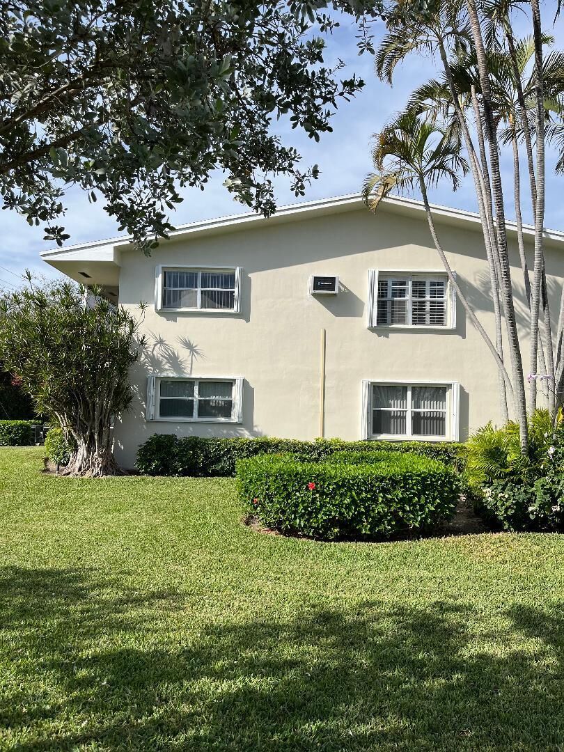 Property Photo:  880 Horizons W 208  FL 33435 