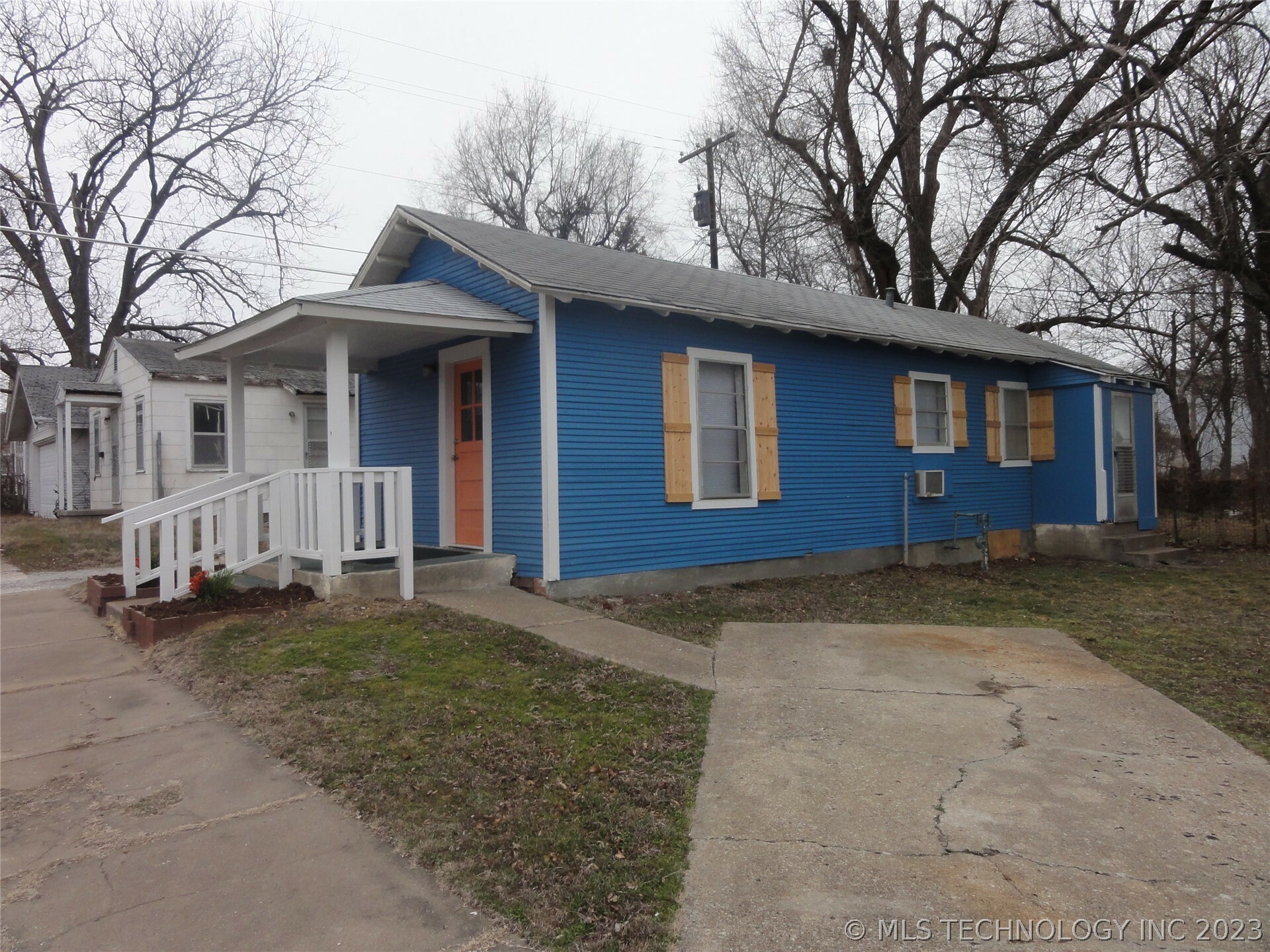 Property Photo:  610 E 9th Street  OK 74003 