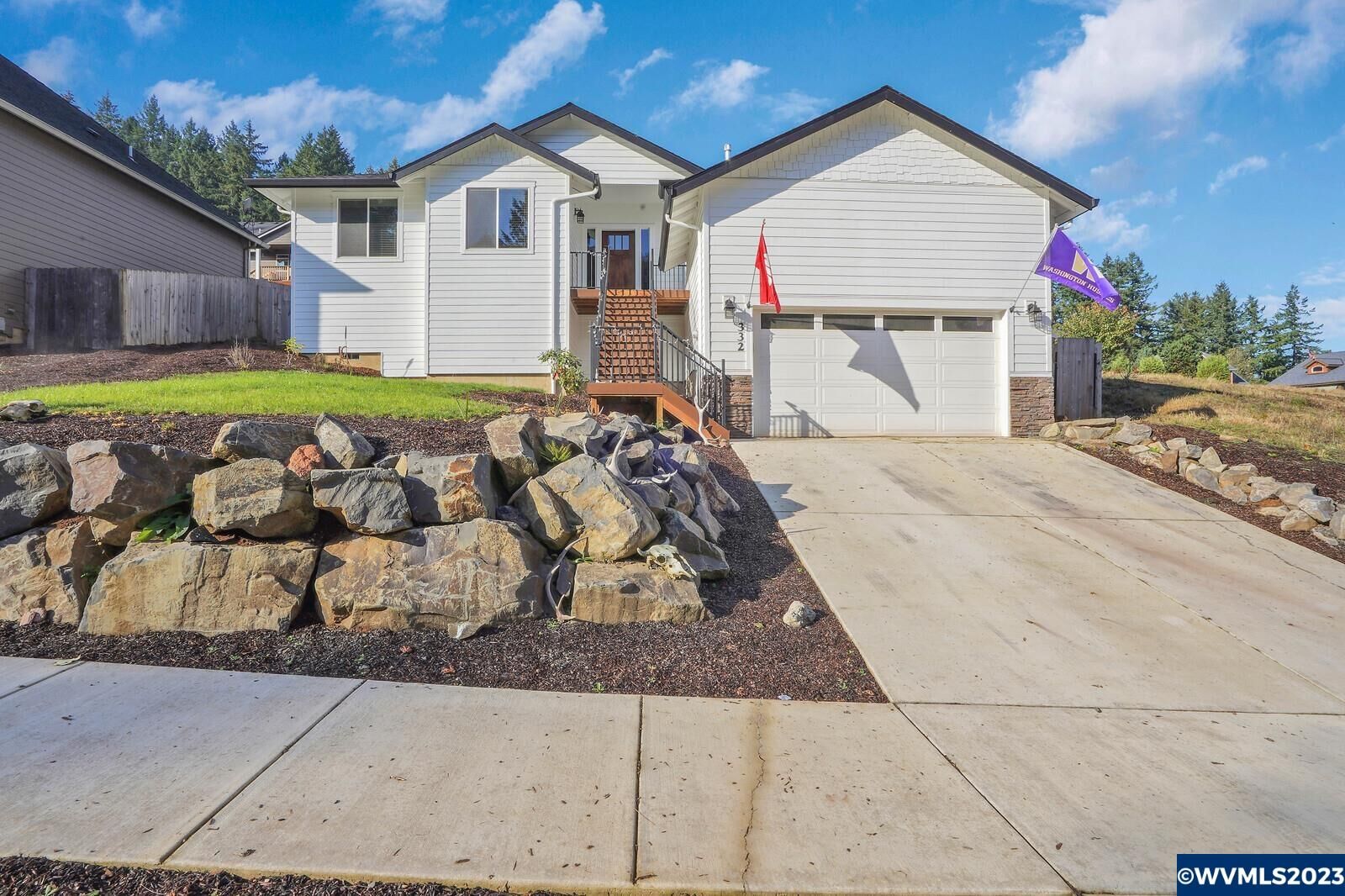 Home for sale in Sweet Home 332 Taylor Creek Dr, Sweet Home, OR 97386