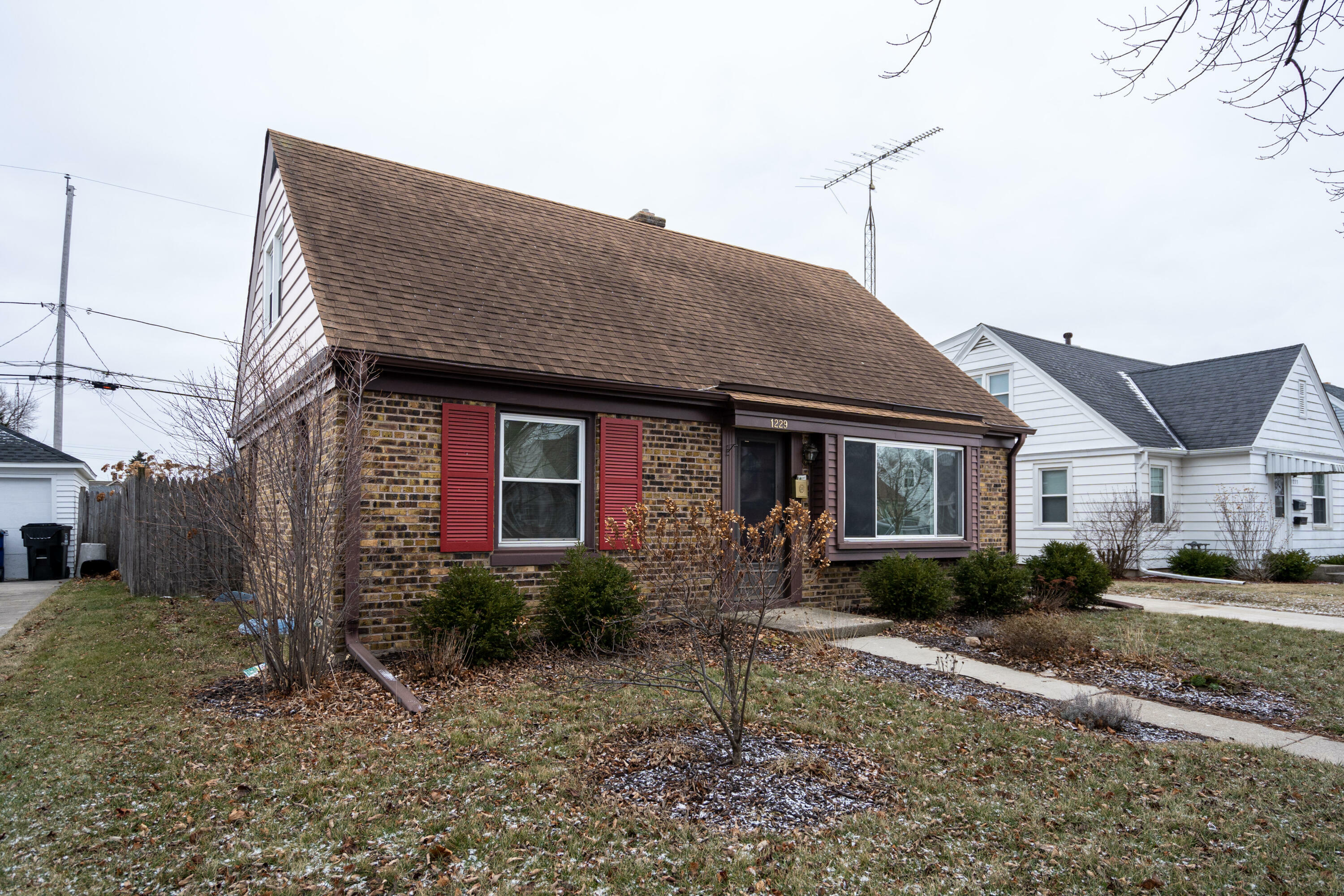 Property Photo:  1229 Kingston Ave  WI 53402 