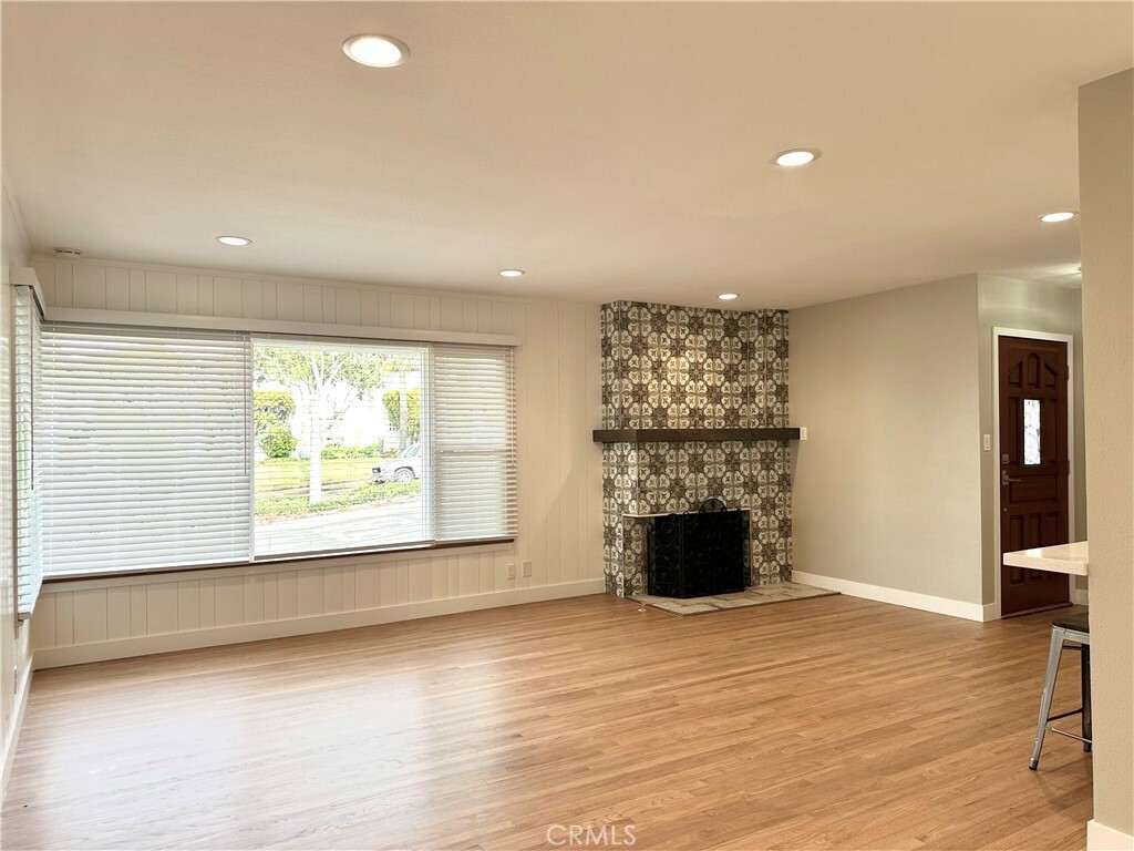 Property Photo:  213 W Avenida Valencia  CA 92672 