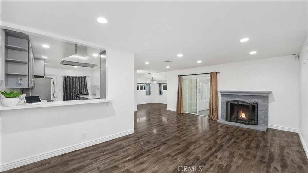 Property Photo:  8401 Sylvia Avenue  CA 91324 