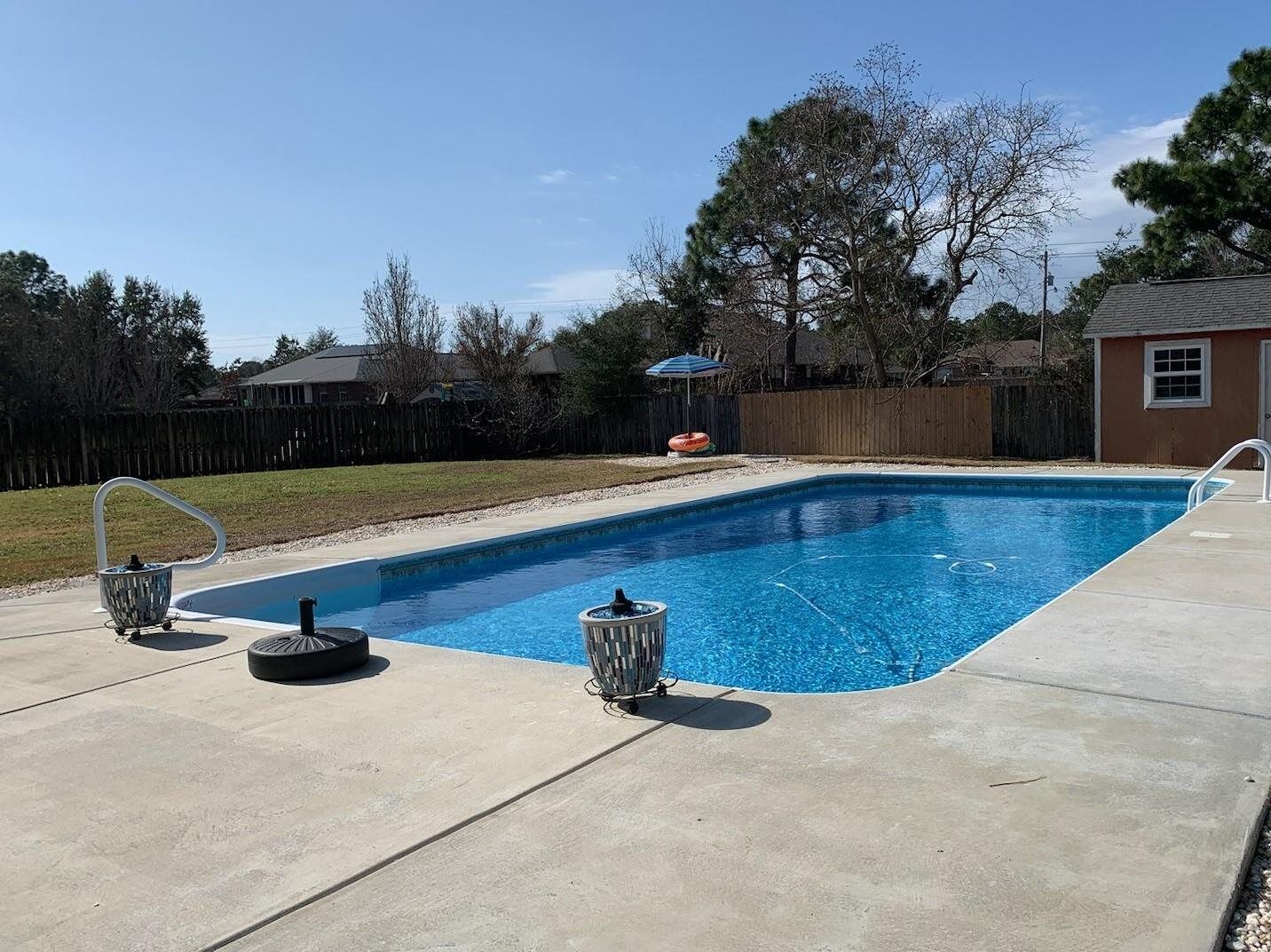 Property Photo: 1933 Eagle Ln FL 32566