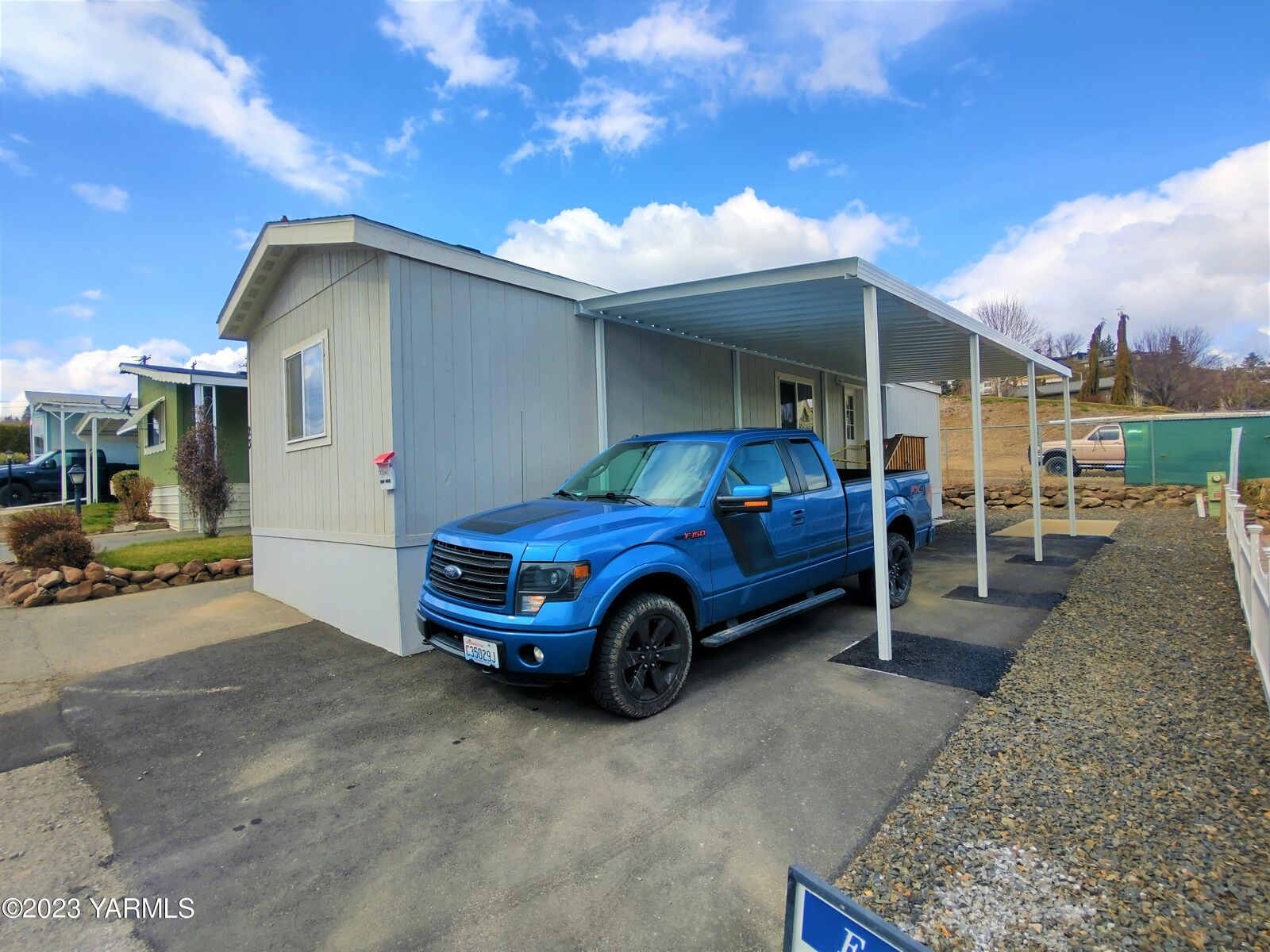 Property Photo:  802 N 40th Ave  WA 98908 