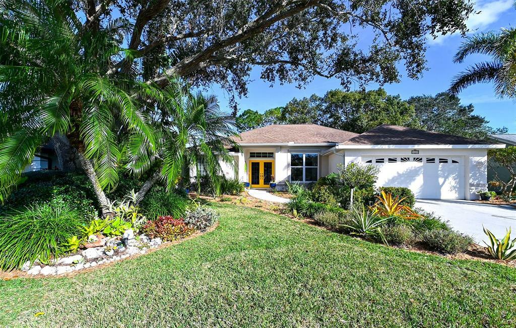 Property Photo:  3208 Crystal Lakes Court  FL 34235 