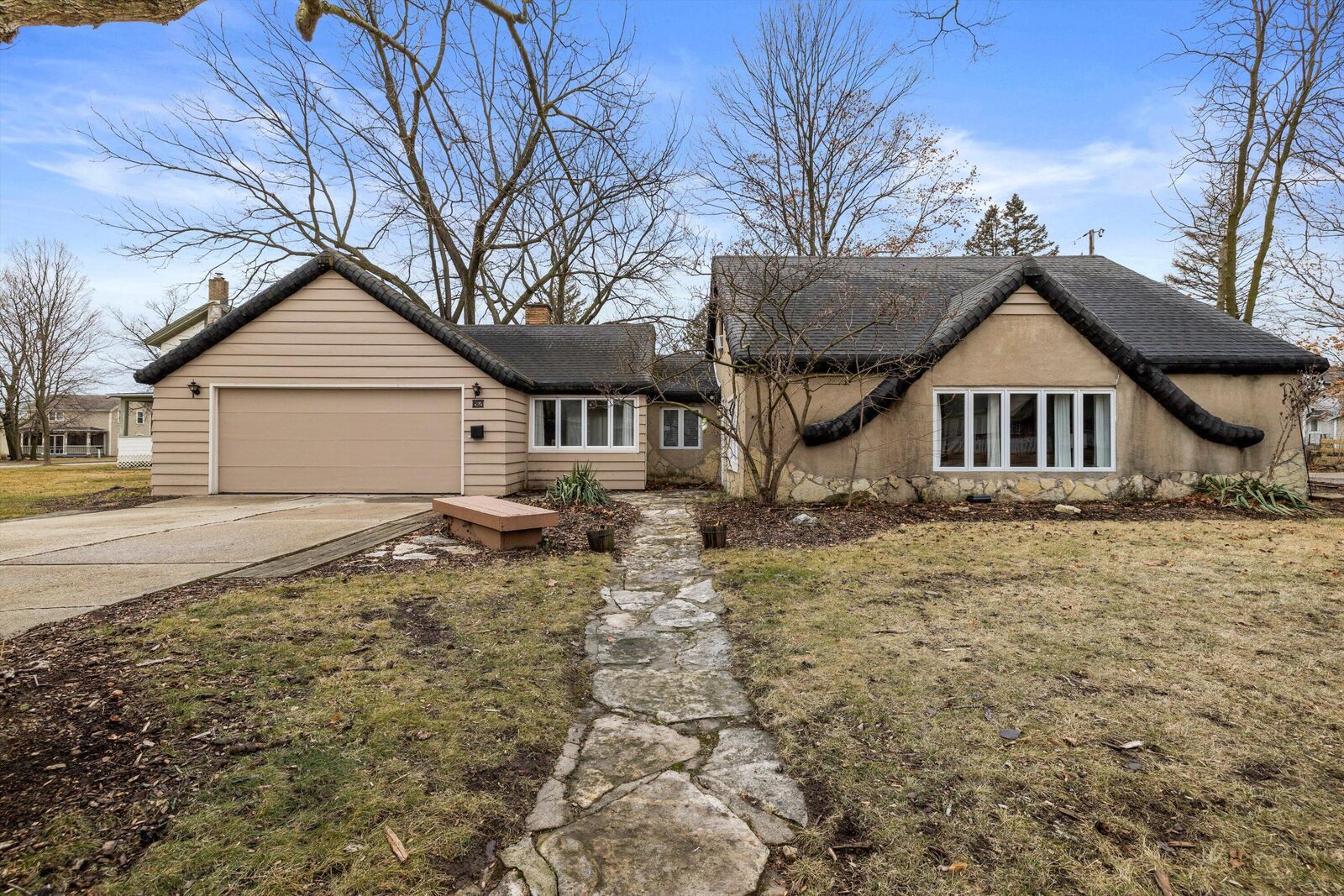 Property Photo: 812 Center St WI 53147