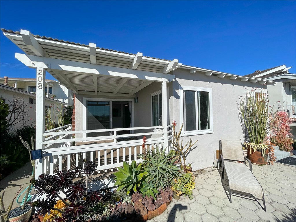 Property Photo:  208 Cliff Drive  CA 92677 