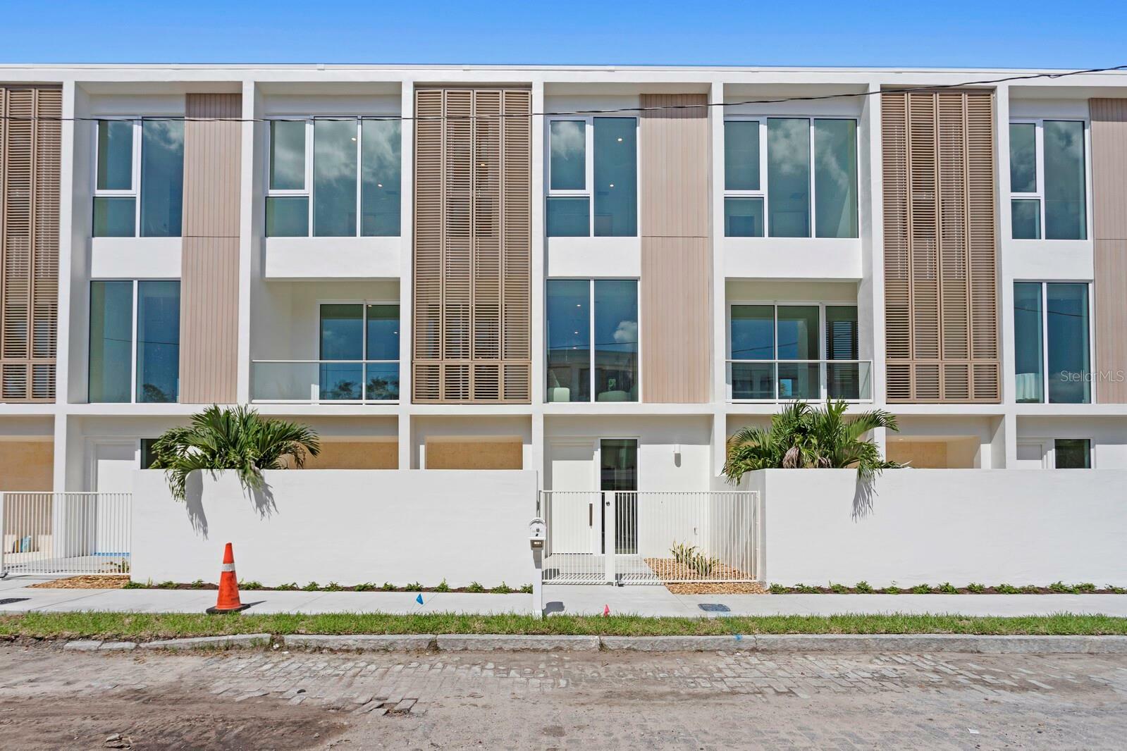 Property Photo:  2702 N Woodrow Avenue 3  FL 33602 