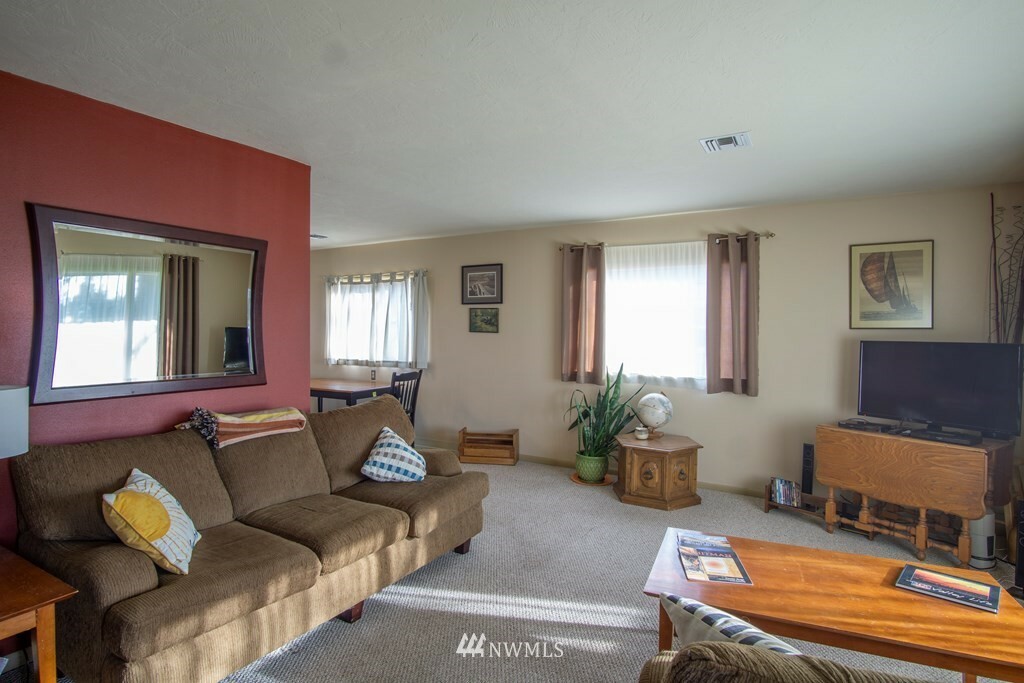 Property Photo:  917 Woodlawn Street  WA 99362 