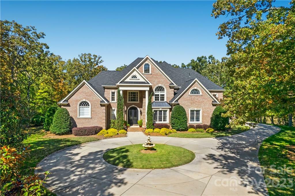 Property Photo: 9724 Sedgefield Drive NC 28173
