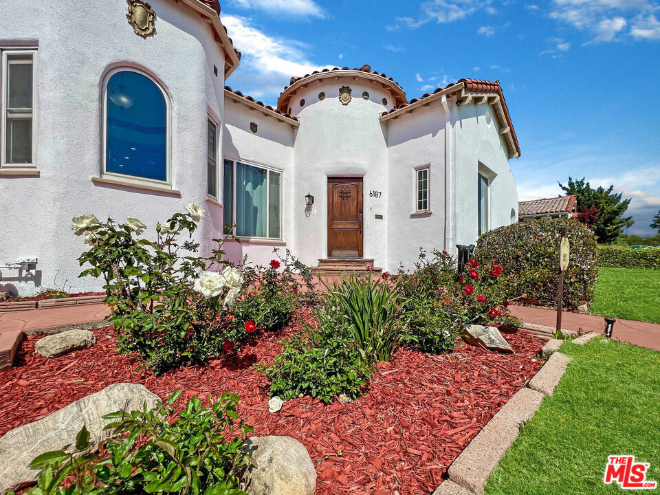 Property Photo:  6187 Barrows Drive  CA 90048 