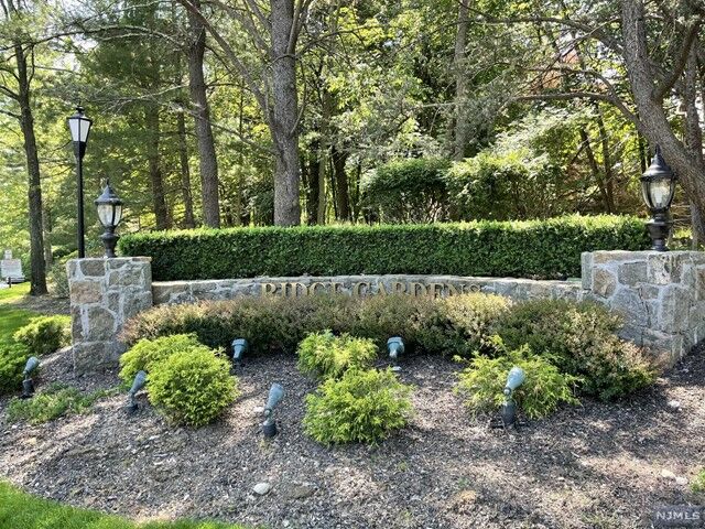 Property Photo:  107 Mark Twain Way  NJ 07430 