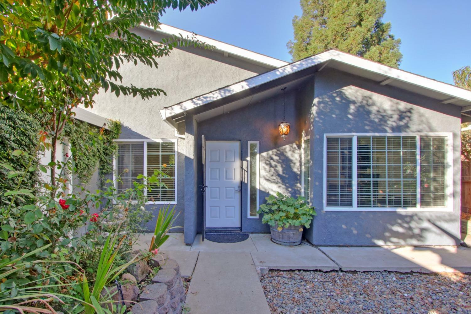 Property Photo:  9573 Hollingsworth Way  CA 95827 