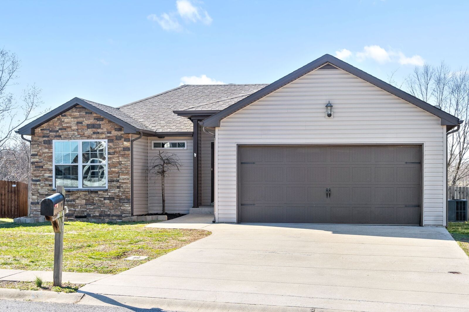 Property Photo: 2920 Lancelot Ln TN 37040