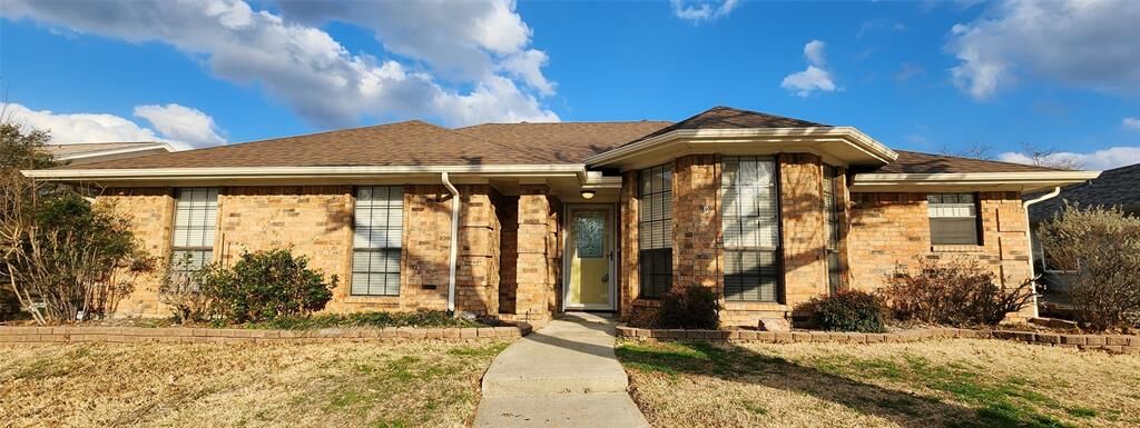 Property Photo: 1724 Rosemeade Circle TX 75007
