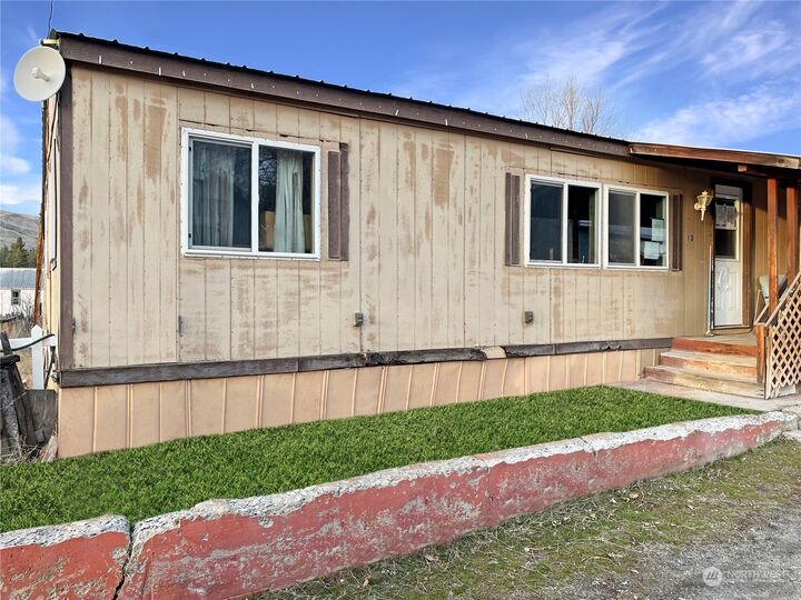 3 bed Curlew home for sale 13 Ferry Street, Curlew, WA 99118