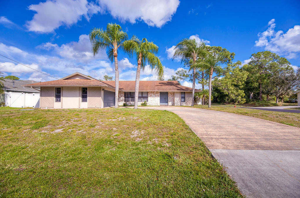 Property Photo:  101 SW Chapman Avenue  FL 34984 