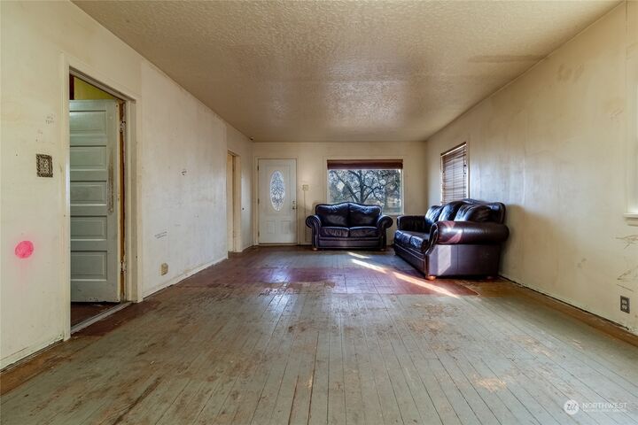 Property Photo: 1310 E Alder Street WA 99362