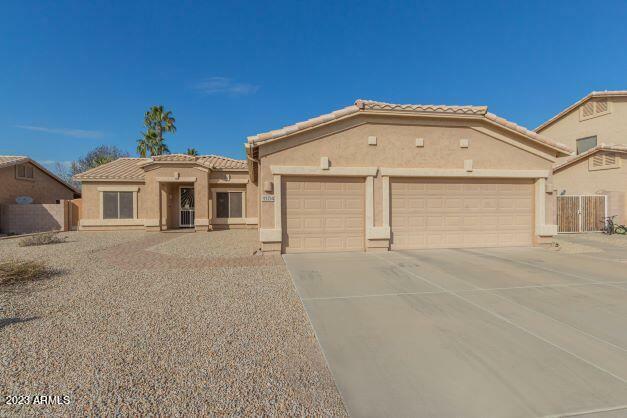 Property Photo:  1104 E San Carlos Way  AZ 85249 