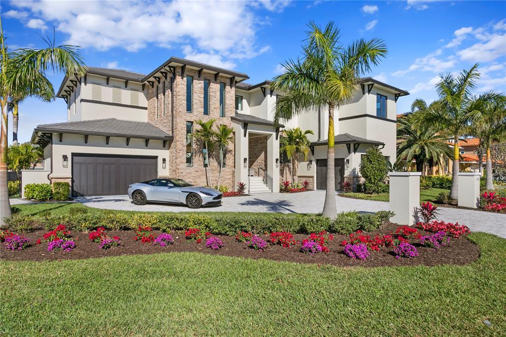 Property Photo: 1915 Carolina Avenue NE FL 33703