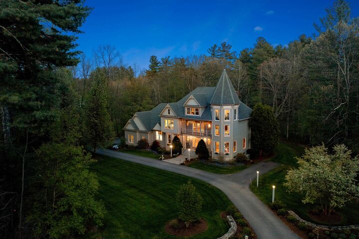Property Photo: 24 Baldwin Lane NH 03049
