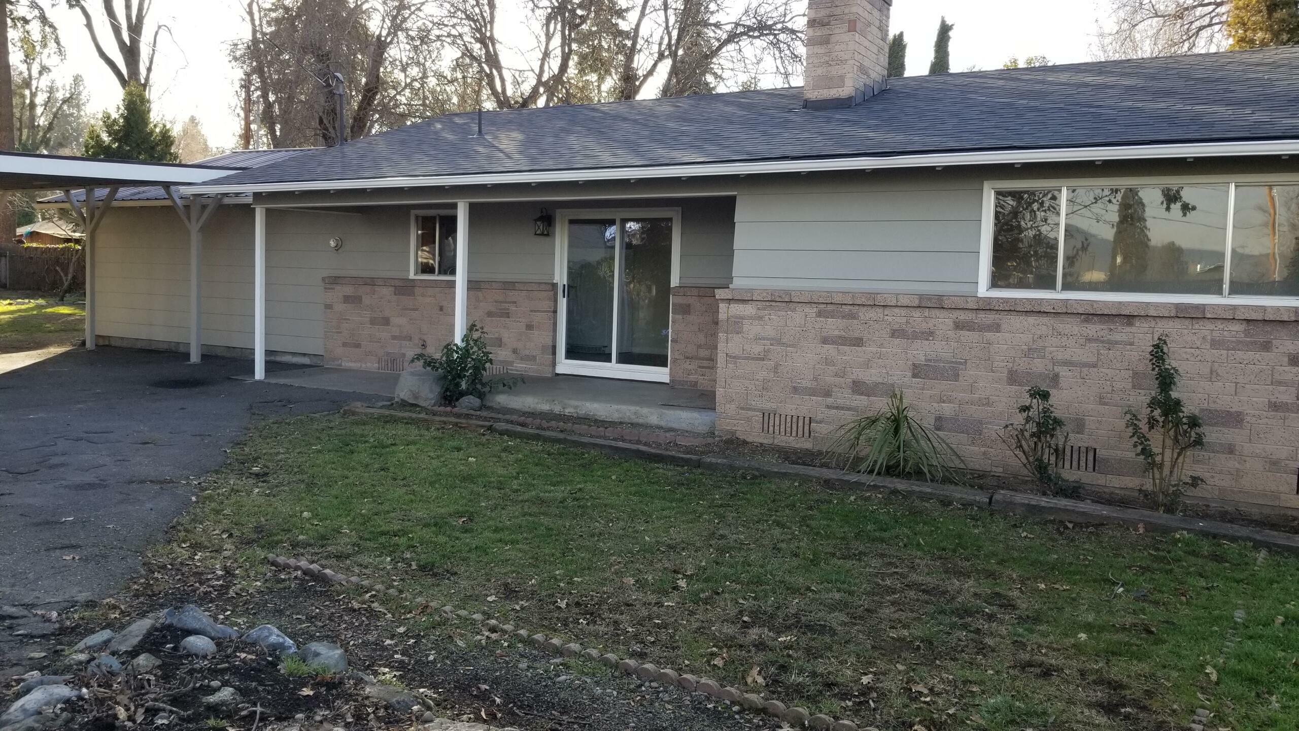 Property Photo: 2829 W Main Street OR 97501